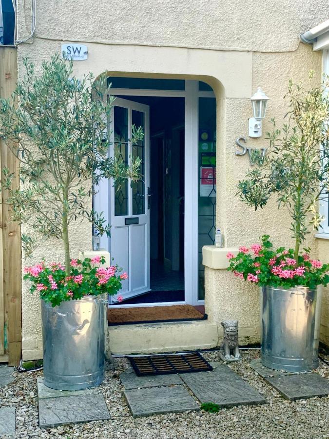 Sw Bed & Breakfast Swindon Exterior photo